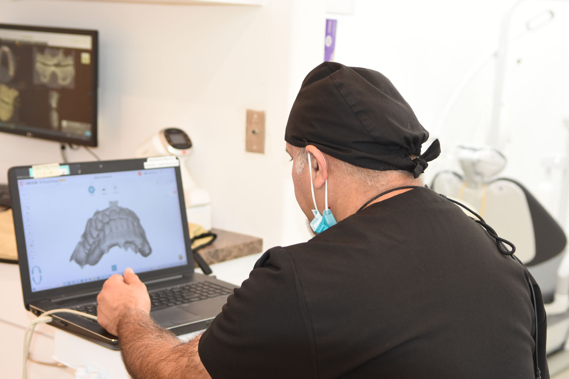 Dr. Haroonian reviewing a digital scan